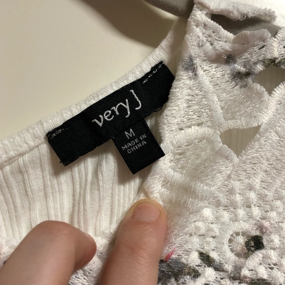 LAST DAY‼️ White Floral Lace Tank - Picture 5 of 8